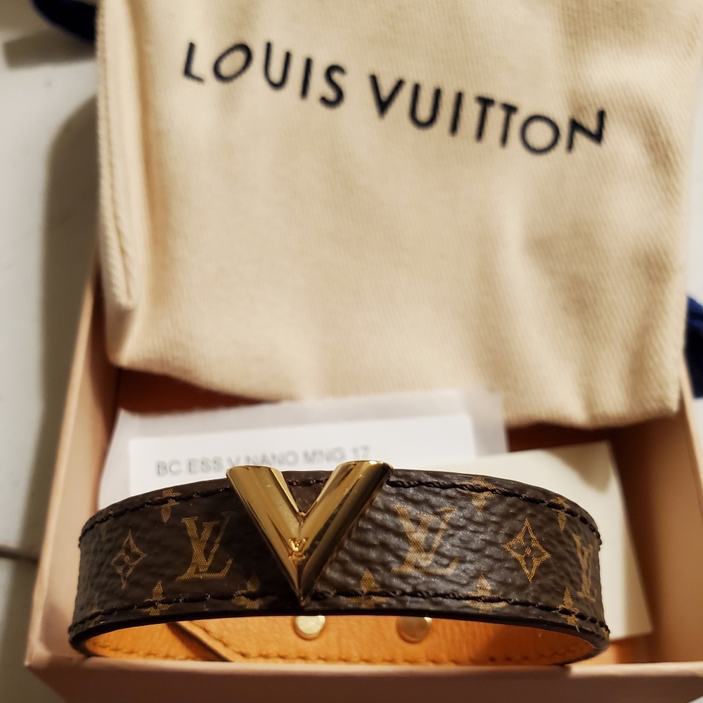LV Essential Monogram Bracelet